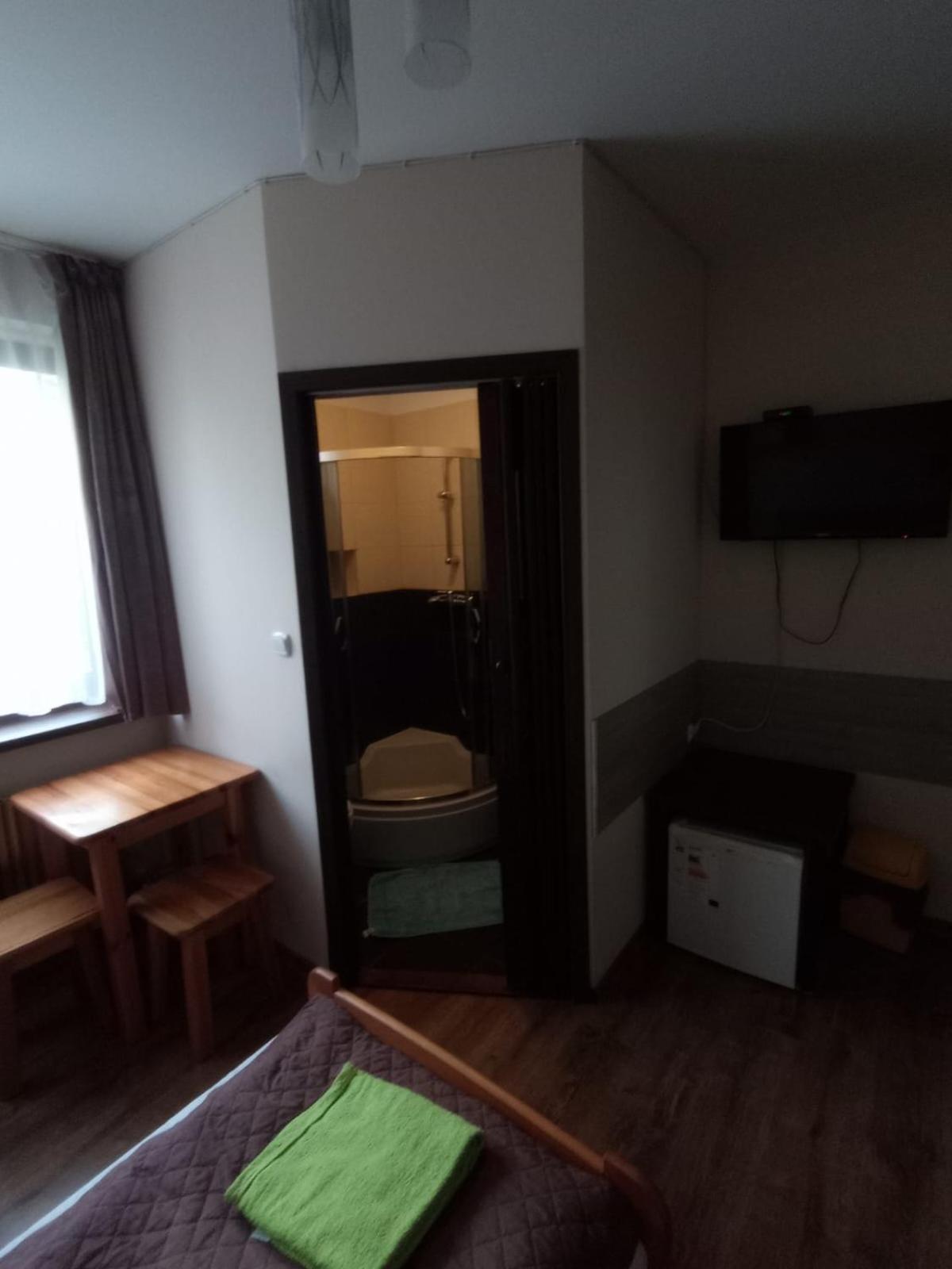 Noclegi Pod Debem Skawina Exteriör bild